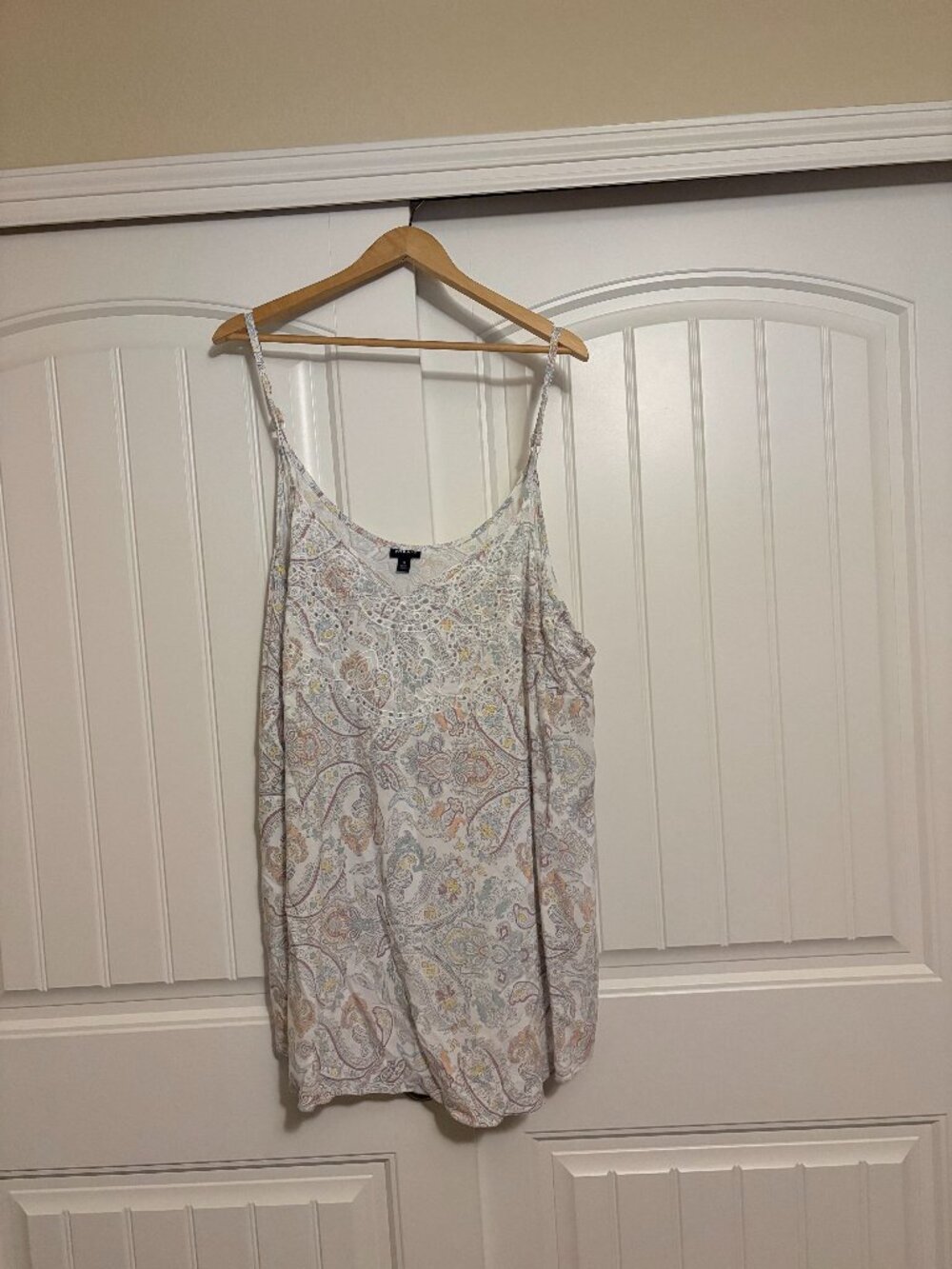 Torrid Paisley Print Tank Top Torrid Size 5 US Size 5X Eyelet Inlay Rayon White